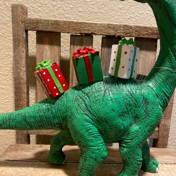 Christmas Dinosaur Figure, Large Resin Brachiosaurus With Christmas Presents - Picture 5 of 16